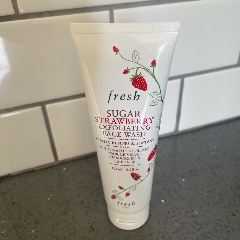Strawberry exfoliating wash